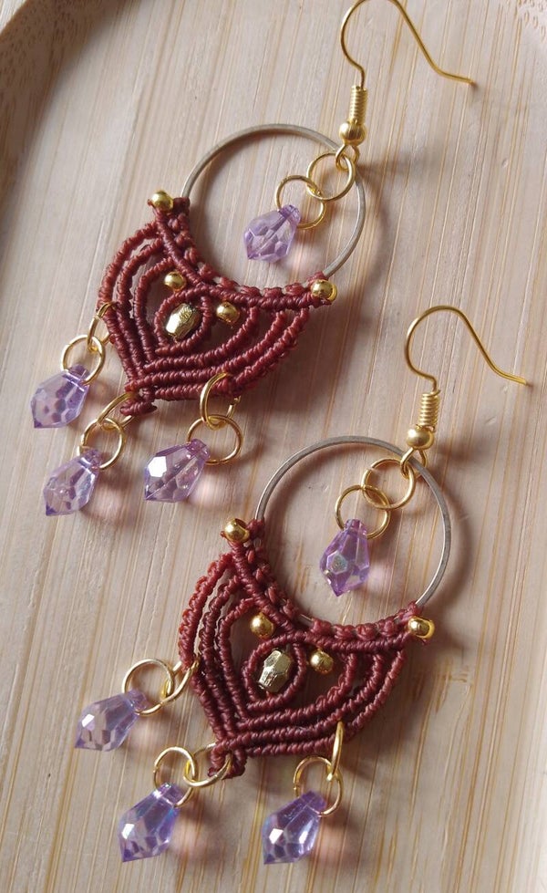 Longues boucles d'oreilles acajou et lilas