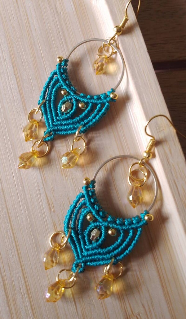 Longues boucles d'oreilles turquoise et orangé