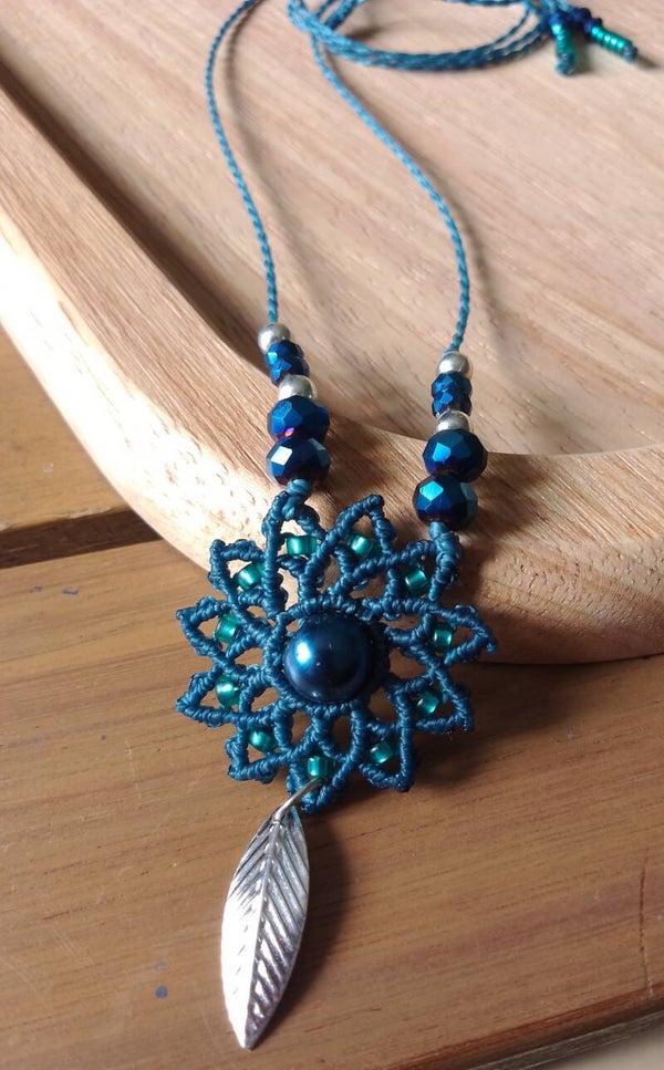 Collier sautoir mandala bleu
