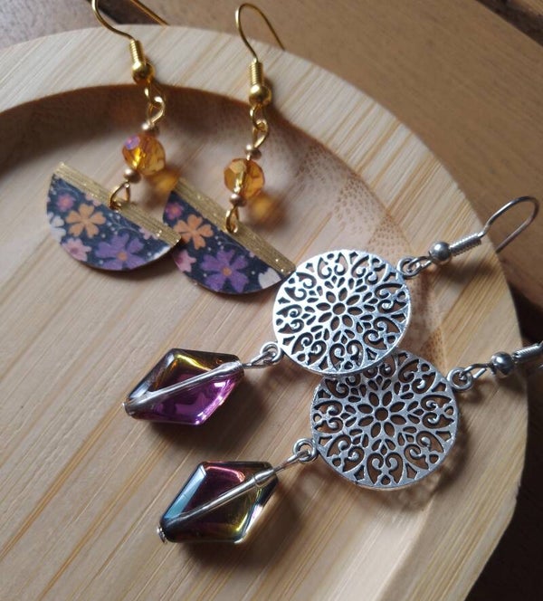 Duo de boucles d'oreilles violet et orange