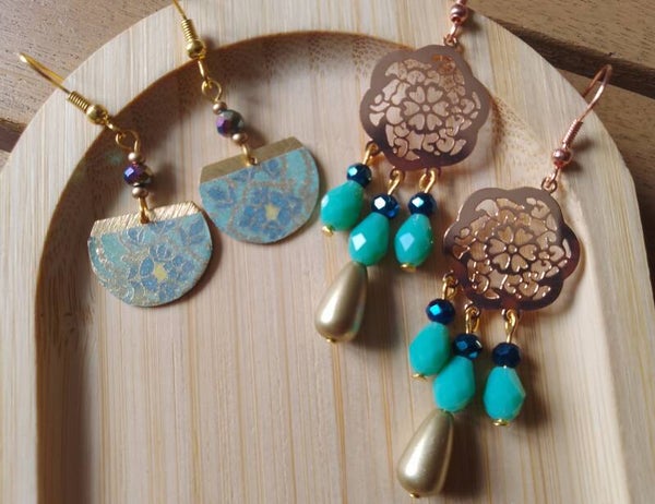 Duo de boucles d'oreilles tons bleus