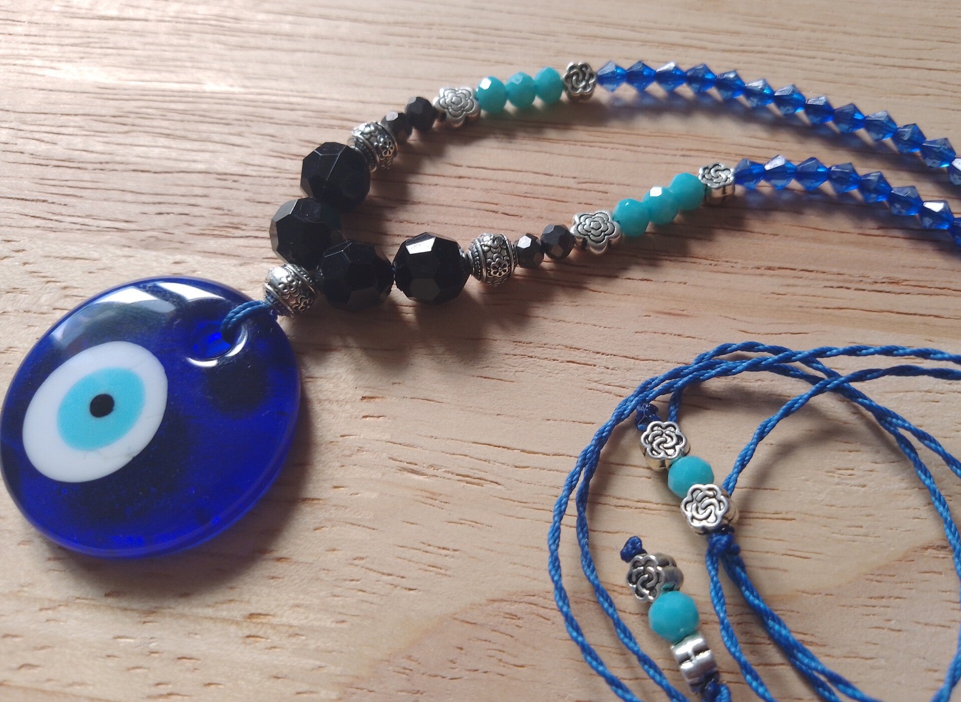 Collier de perles œil turc bleu roi