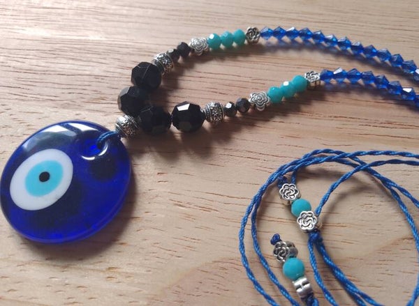 Collier de perles œil turc bleu roi