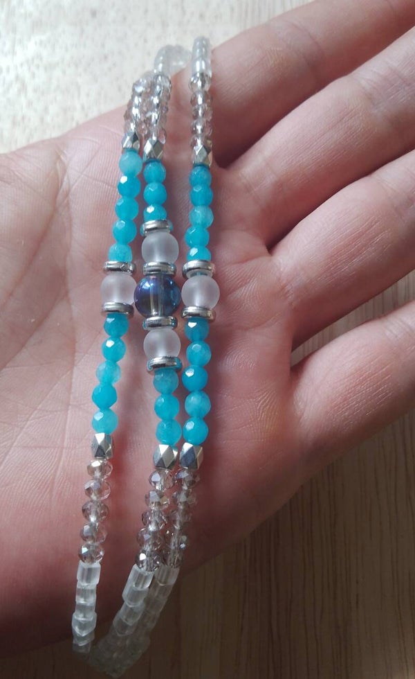 Bracelet de perles bleu et transparent