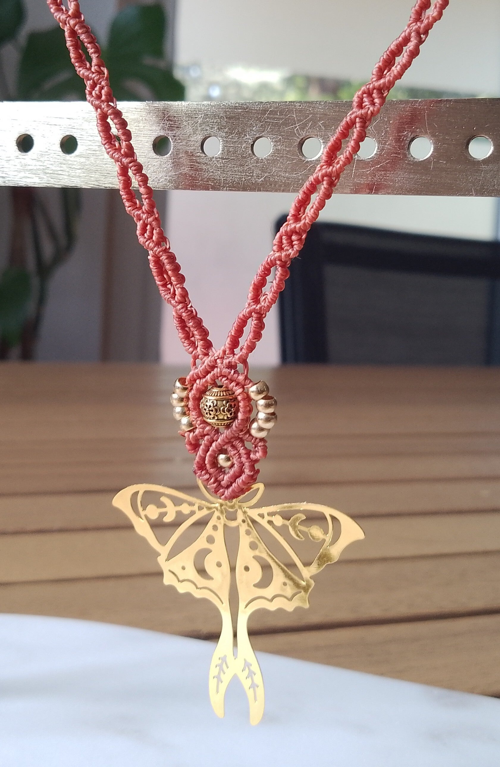 Collier fin terra cotta papillon