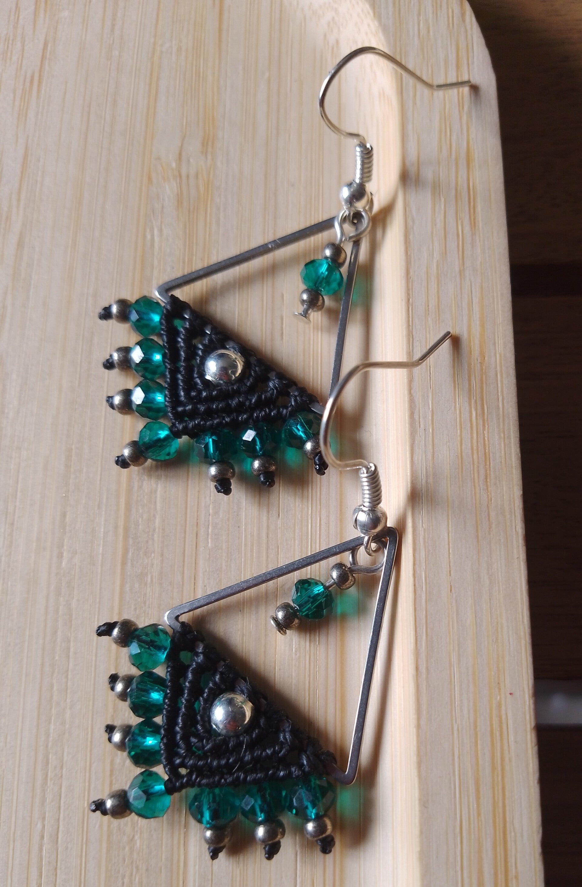 Boucles d'oreilles triangle noir et vert foncé