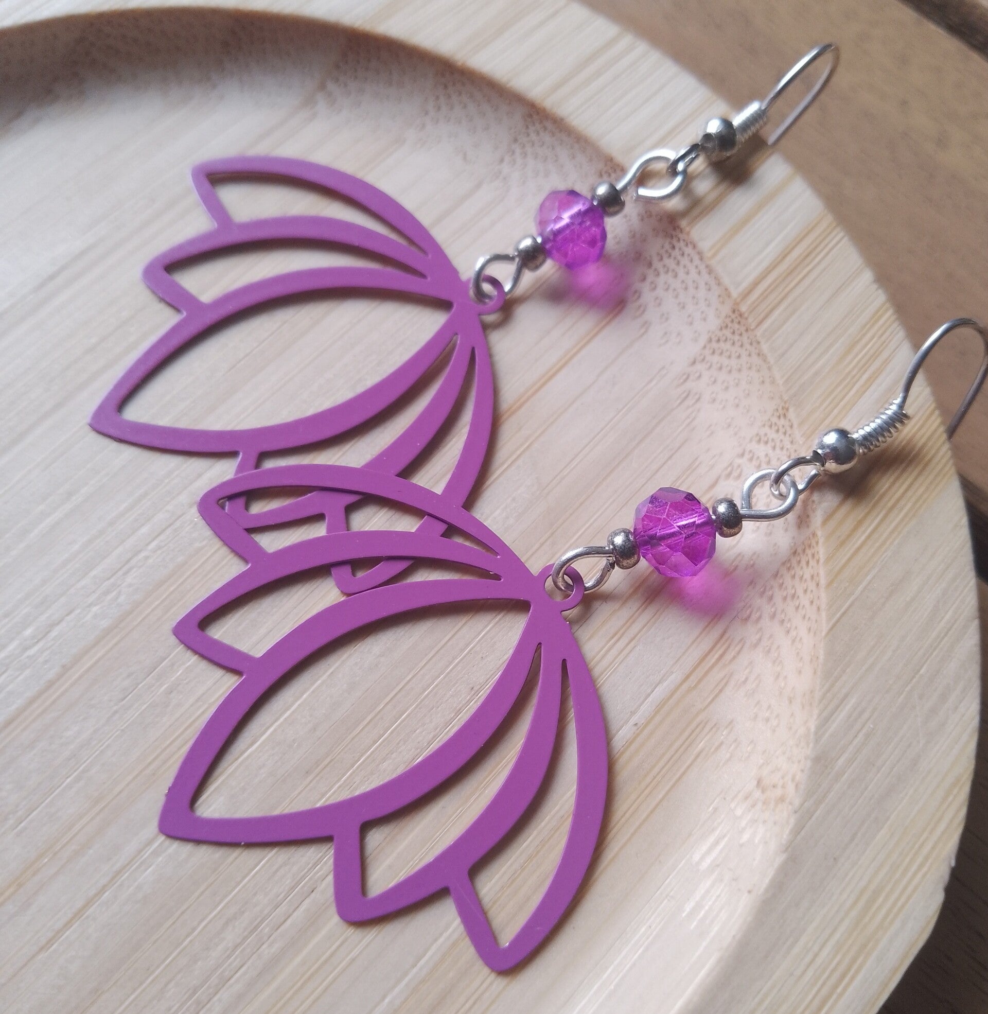 Grandes boucles d'oreilles fleurs mauves