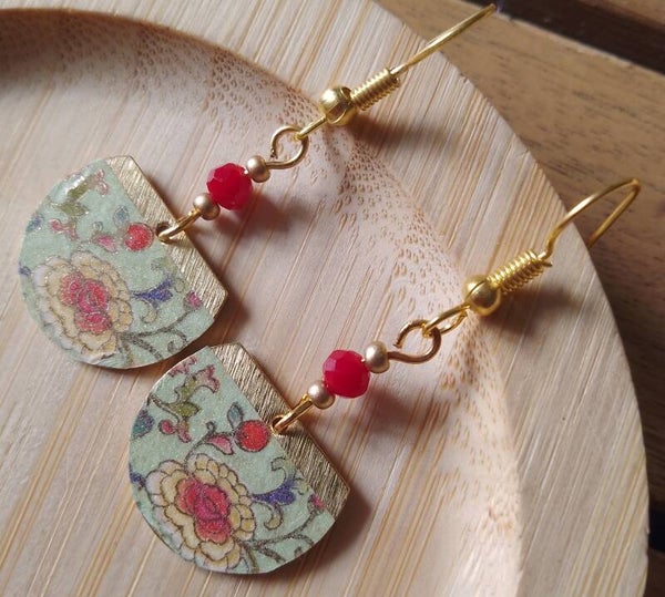 Boucles d'oreilles fleurs ethniques vert pastel