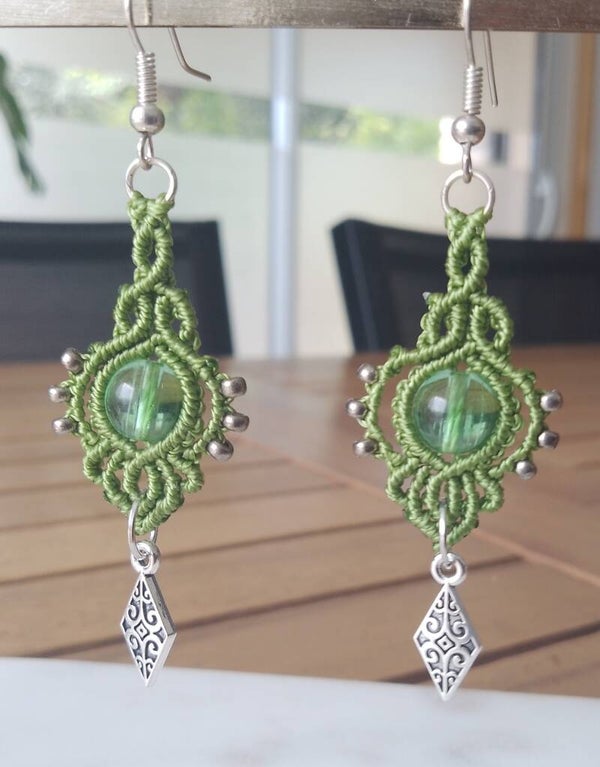 Boucles d'oreilles vert pomme et argenté