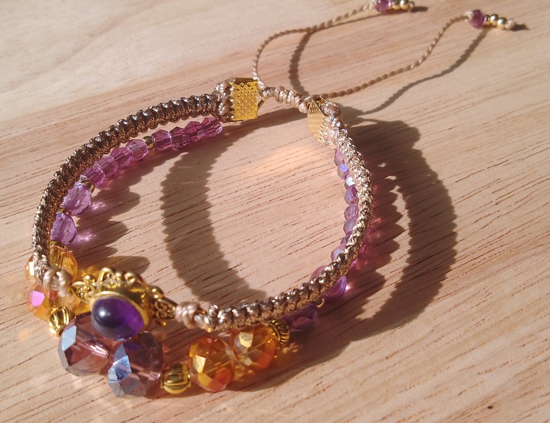 Bracelet perles et macramé améthyste beige