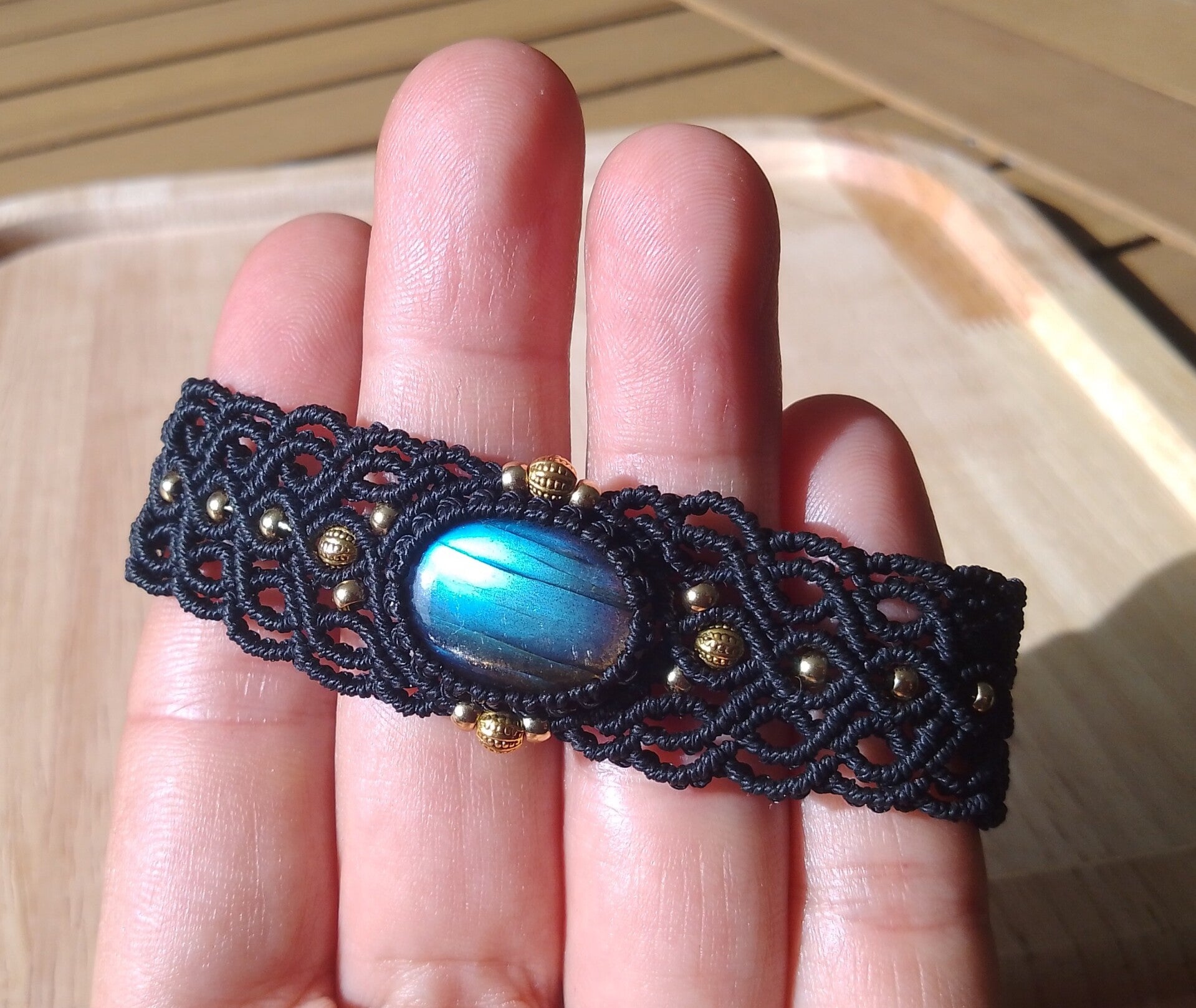 Bracelet noir avec labradorite bleue