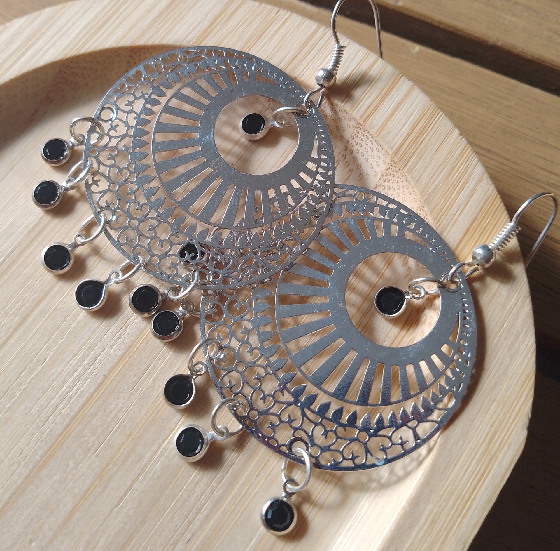 Grandes boucles d'oreilles noir et argenté