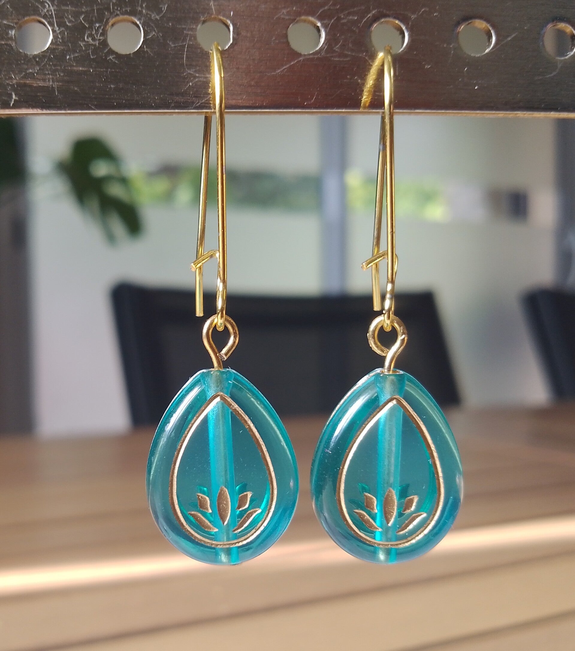 Boucles d'oreilles gouttes lotus turquoise