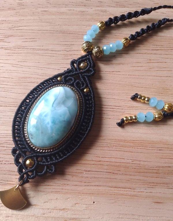 Collier noir avec larimar