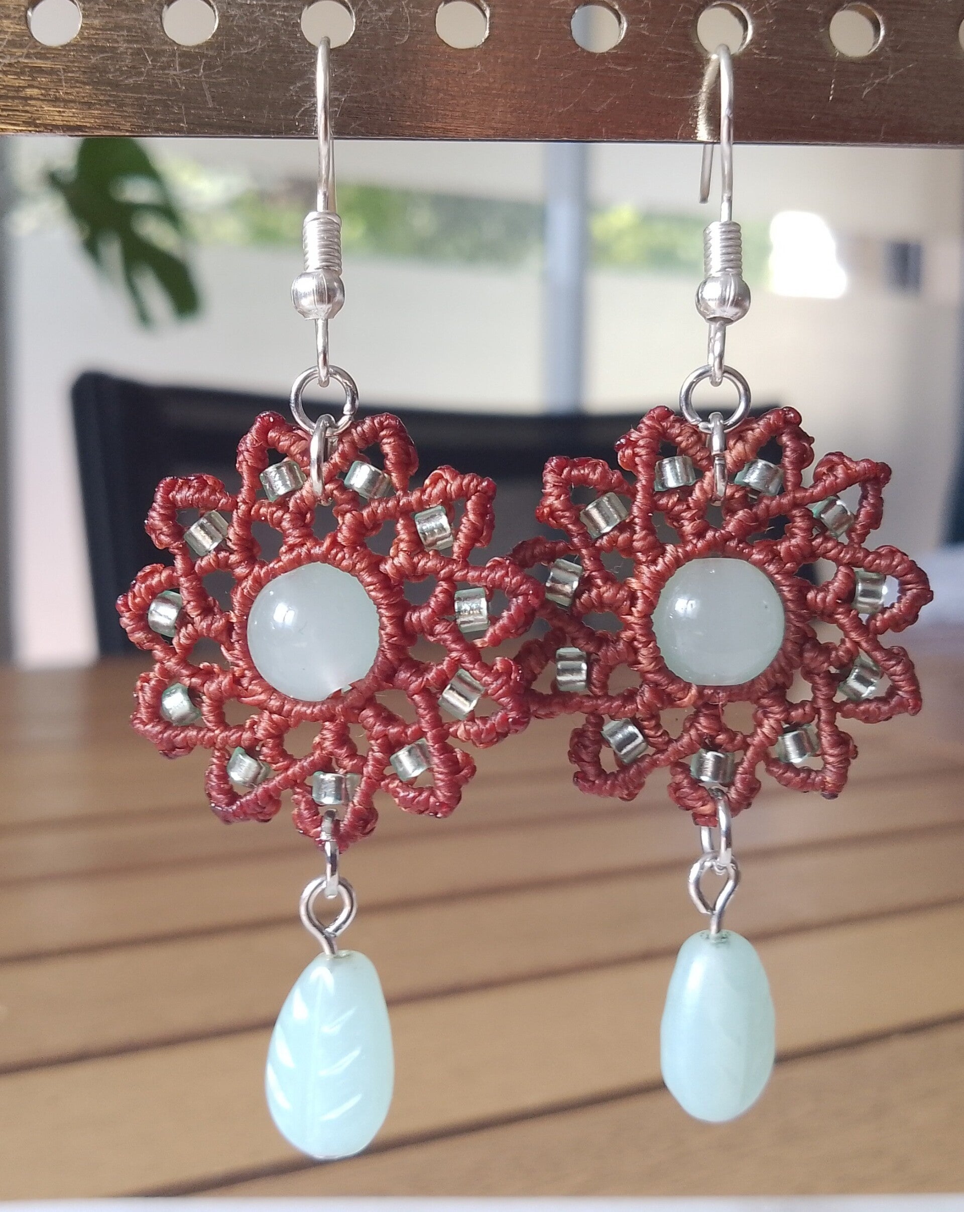 Boucles d'oreilles mandala vert d'eau et acajou