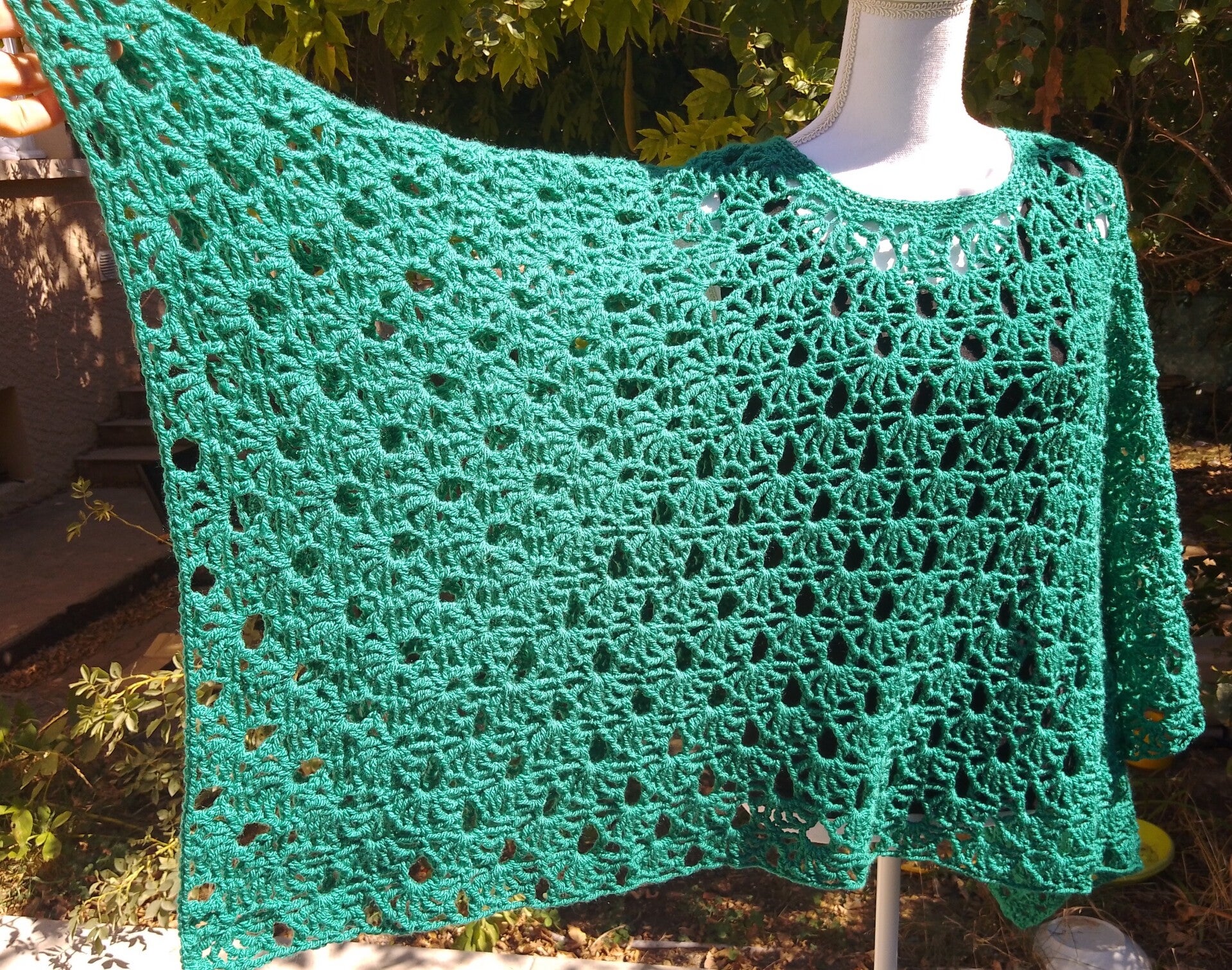 Poncho dentelle vert sapin