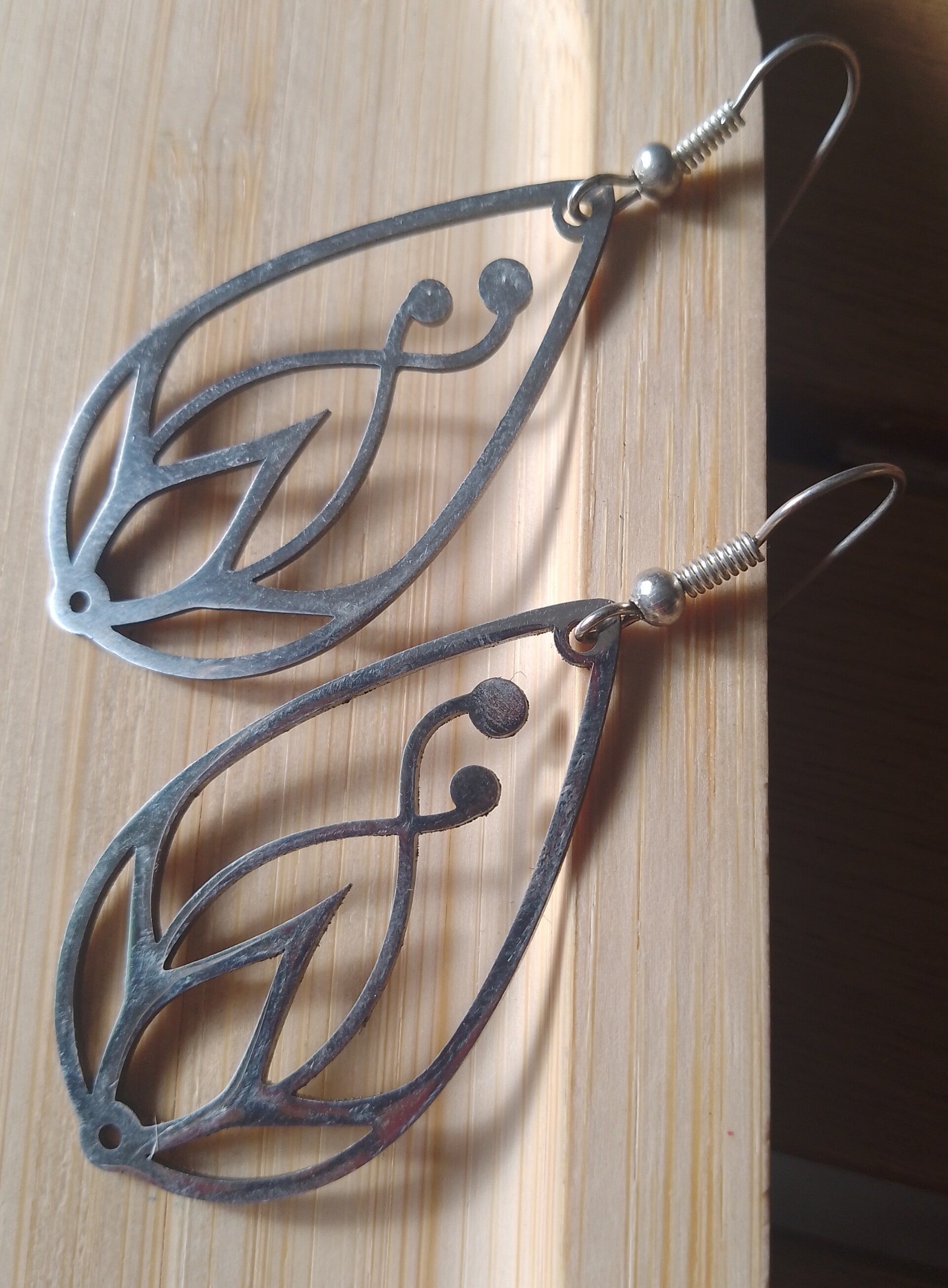 Grandes boucles d'oreilles gouttes argentées