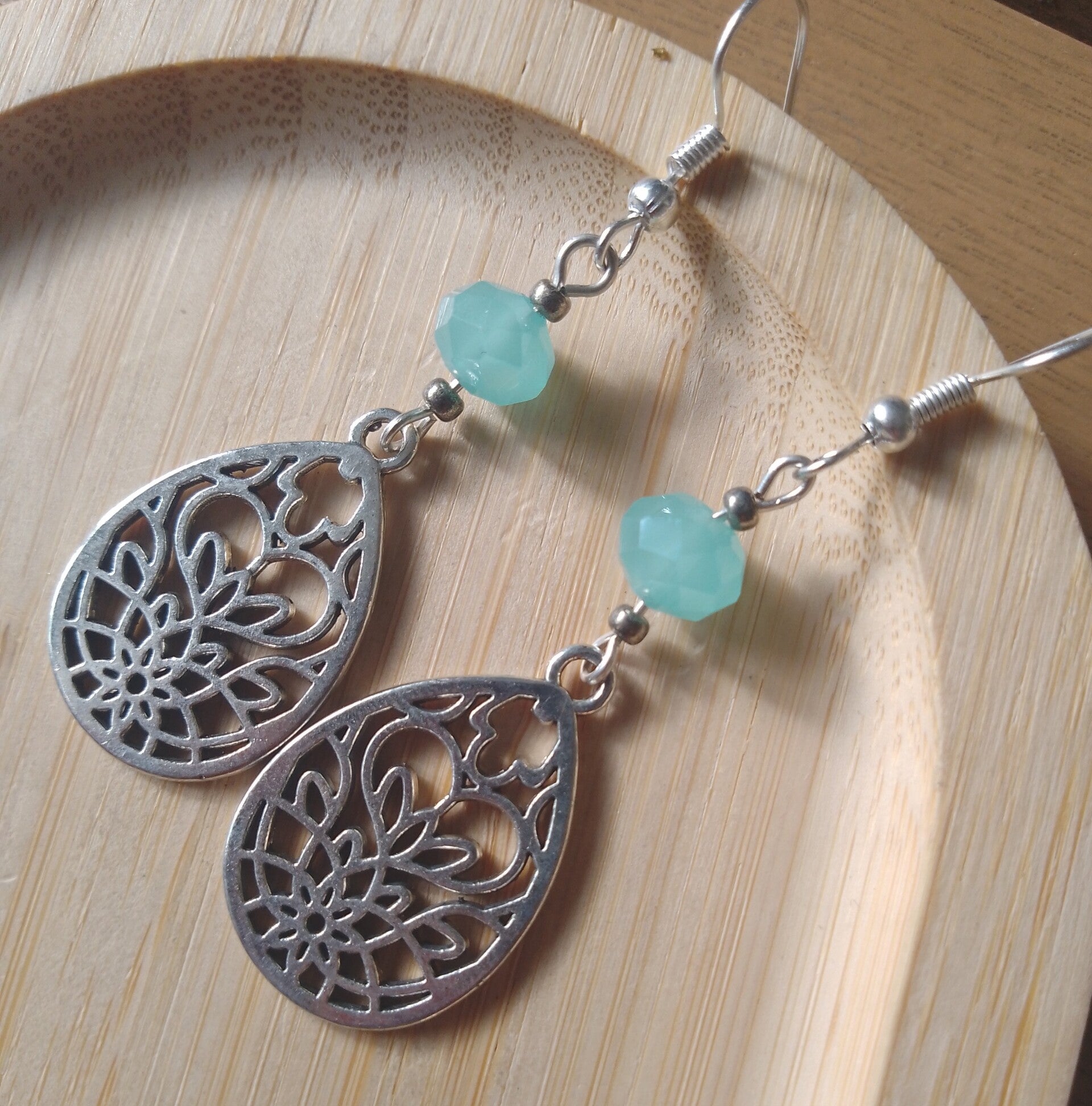 Boucles d'oreilles ethniques argenté et bleu lagon