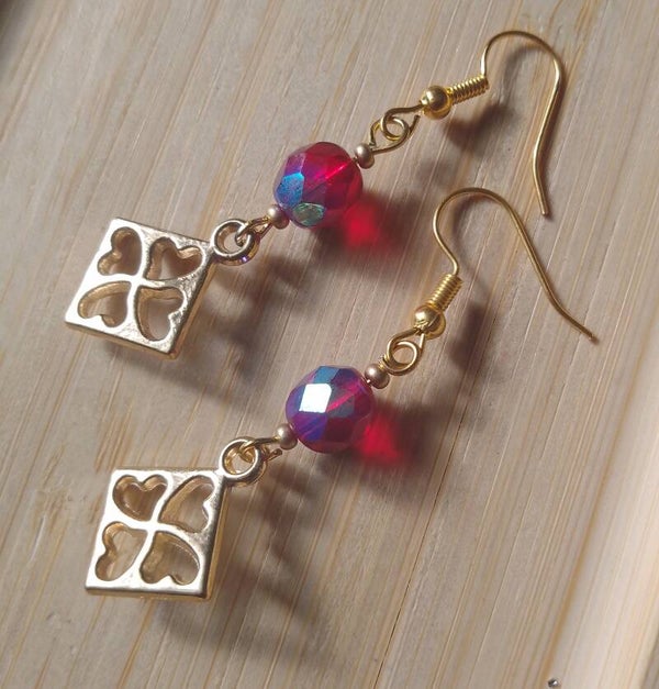 Boucles d'oreilles trèfles rouges