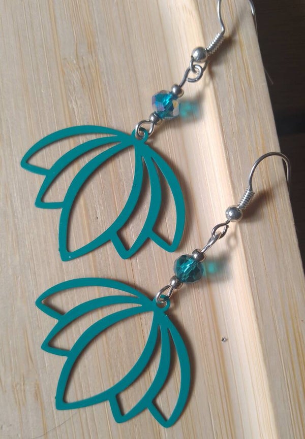 Grandes boucles d'oreilles fleurs bleues
