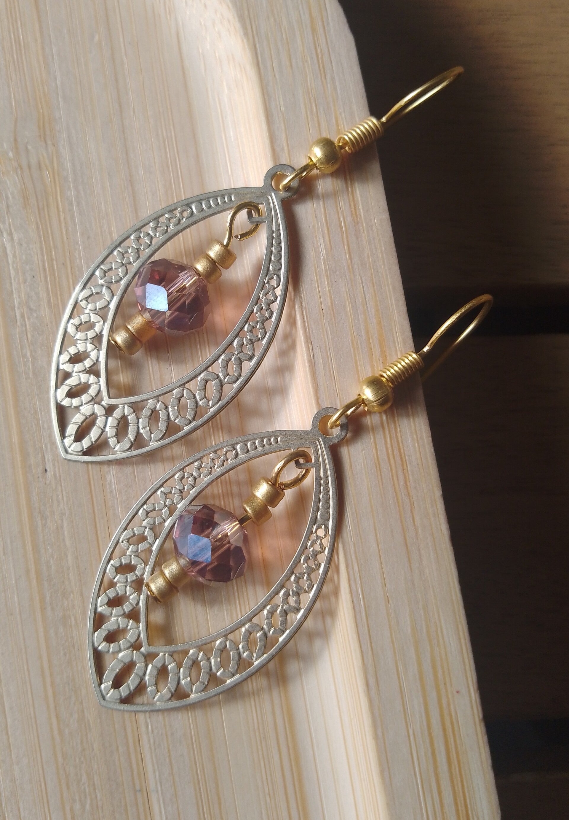 Boucles d'oreilles amandes doré et violine