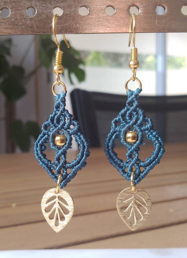 Boucles d'oreilles bleu vert et feuilles dorées