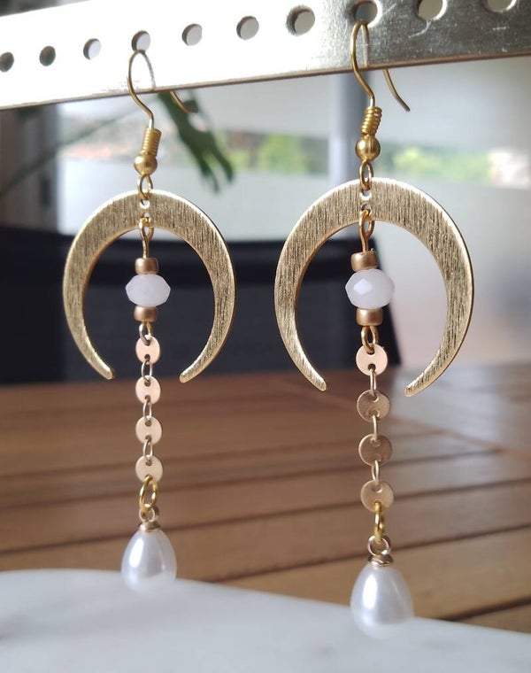 Boucles d'oreilles lunes blanches