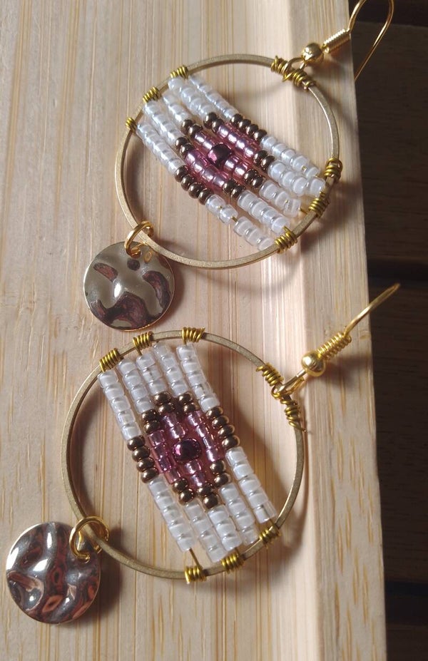 Boucles d'oreilles perlées blanc et mauve