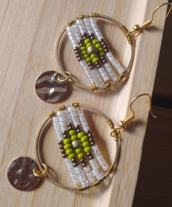 Boucles d'oreilles perlées blanc et vert pistache
