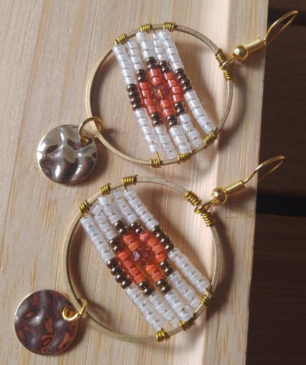 Boucles d'oreilles perlées blanc et terra cotta