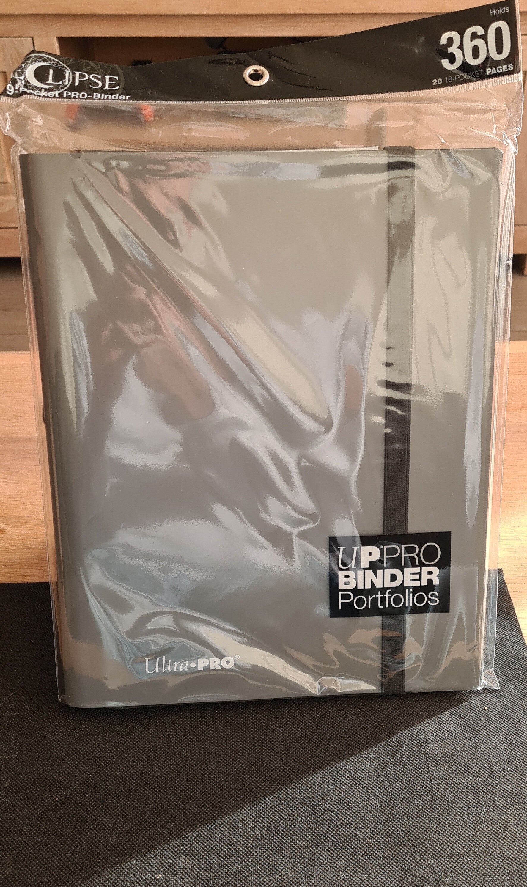 Ultra PRO Eclipse 9-pocket PRO-binder - Smoke Gray