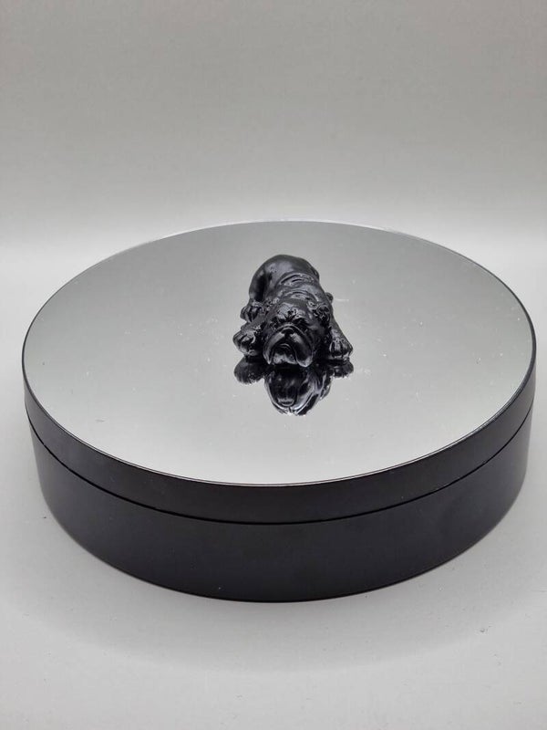 Mini Engelse bulldog liggend, zwart