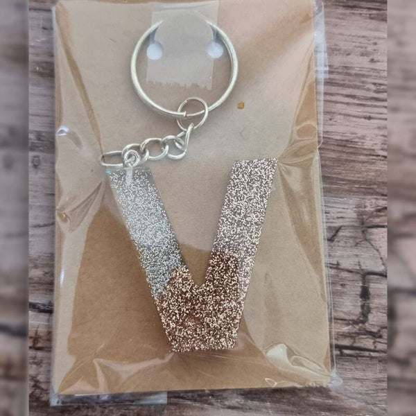Sleutelhanger letter V, naam toevoegen mogelijk