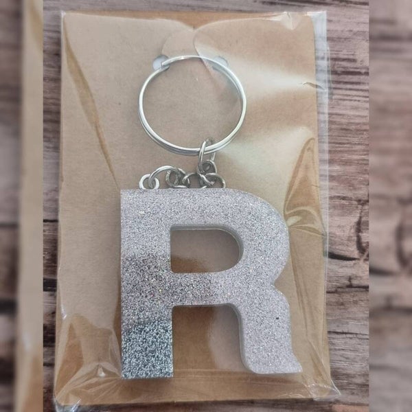 Sleutelhanger letter R, naam toevoegen mogelijk