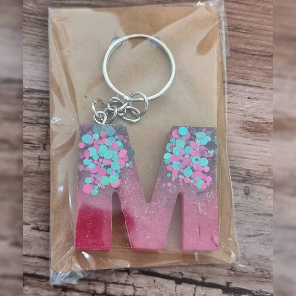 Sleutelhanger letter M, naam toevoegen mogelijk