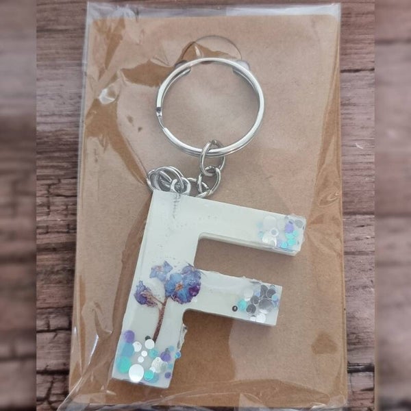 Sleutelhanger letter F, naam toevoegen mogelijk