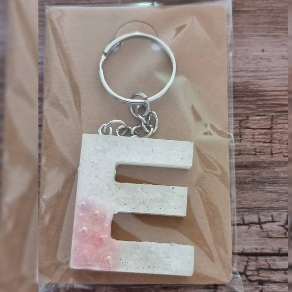 Sleutelhanger letter E, naam toevoegen mogelijk