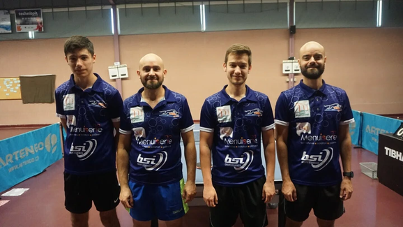 Photo de l'équipe n°1 avec les 4 joueurs