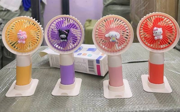 Mini Ventilador de Mano Kawaii Portátil Recargable con Diseños Tiernos Tipo Personaje Estilo Animado Kitty Kuromi