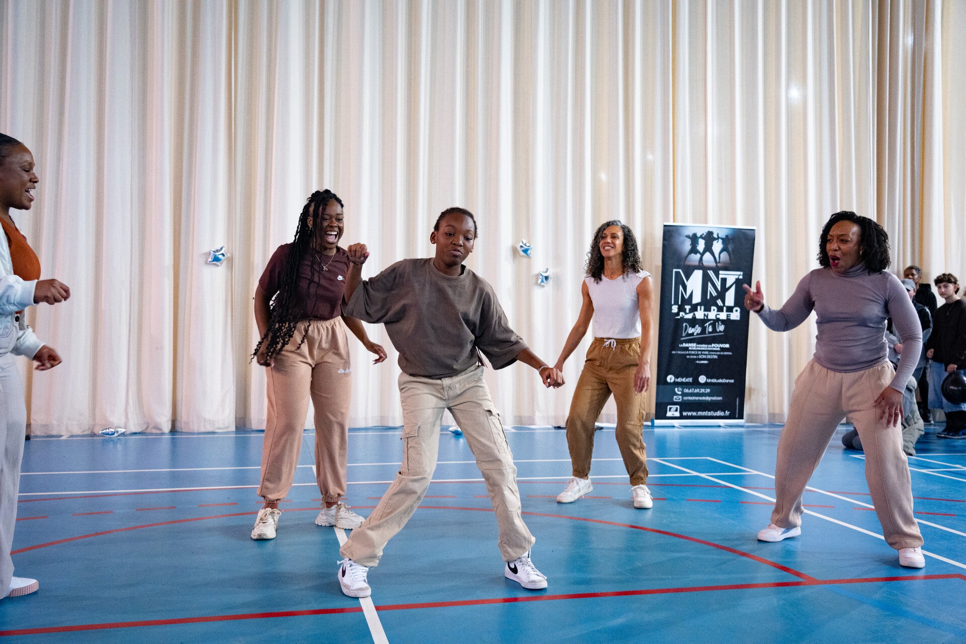 MNT STUDIO DANCE ILLUSTRATION