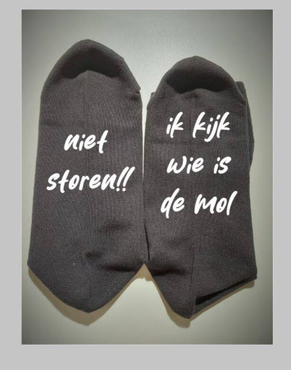 Sokken: Niet storen ik kijk wie is de mol