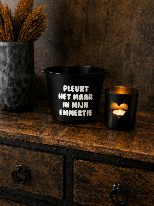 Emmer: Pleurt het maar in mijn emmertie
