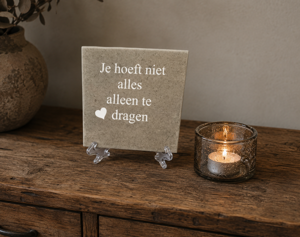 Tegeltje: Je hoeft niet alles alleen te dragen