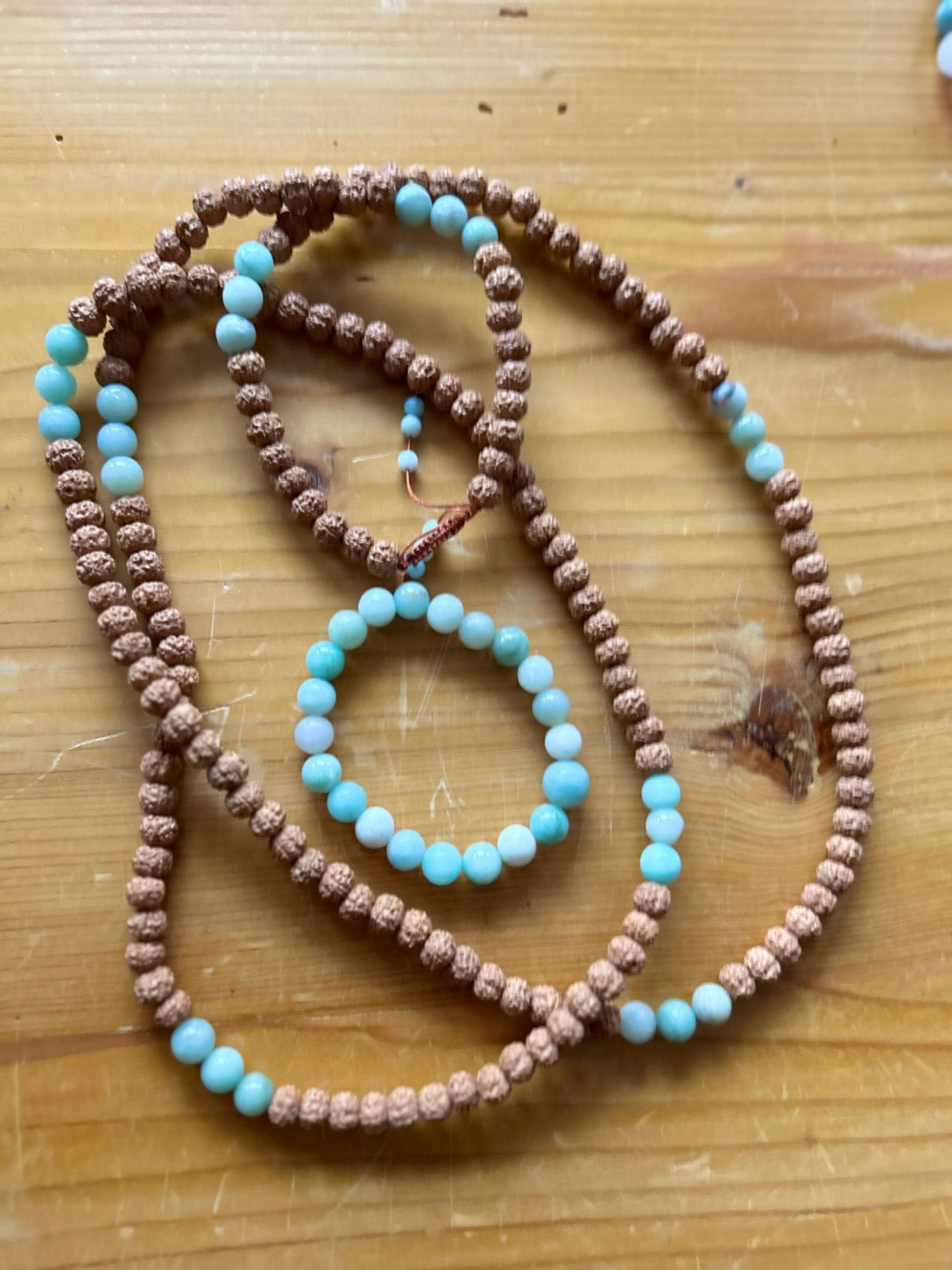 SET: Armband & Halskette aus Bodhi-Mala und Opalit Perlen 65cm