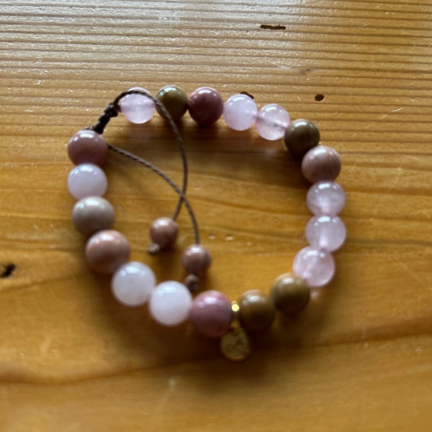 Perlenarmband Rosenquarz & brauner Achat