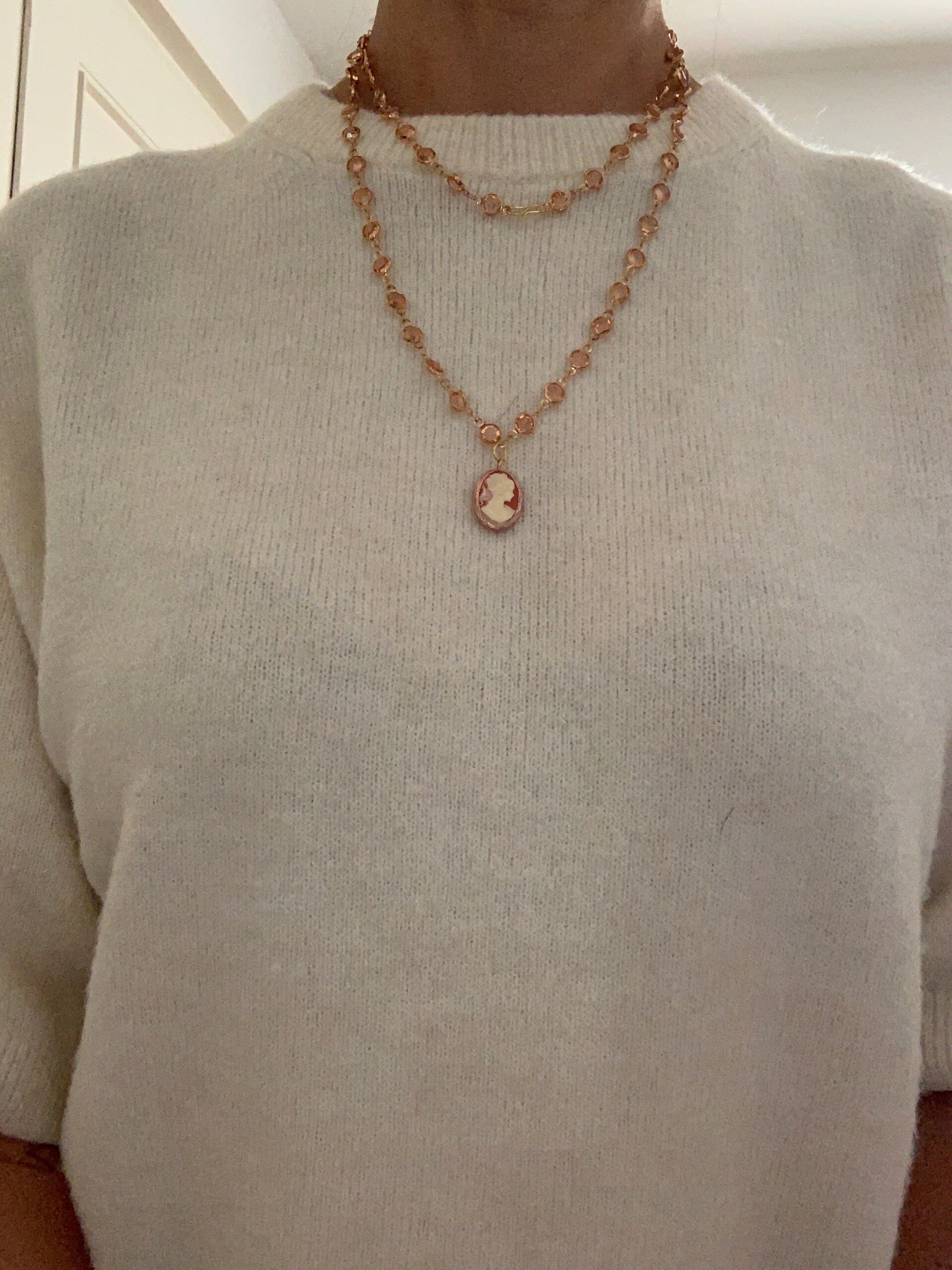 Halskette schimmernde Kunstperlen mit Gemme ca. 55cm