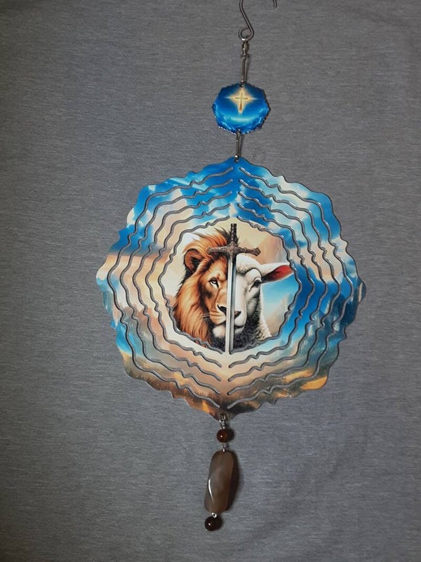 8in Octagon shaped wind spinner Lion/Lamb