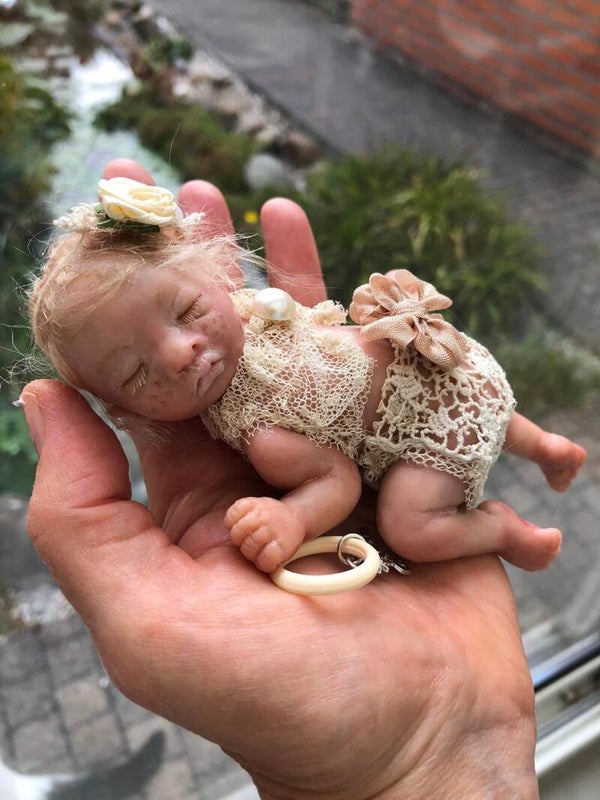 handgemaakte baby uit polymeerklei