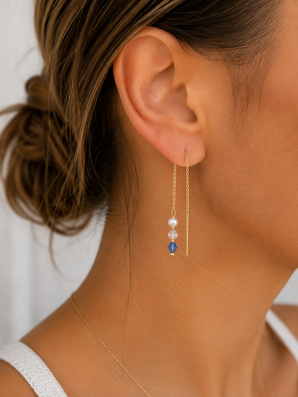 Boucles d’oreilles dorées – Perles nacrées & cristaux bleus