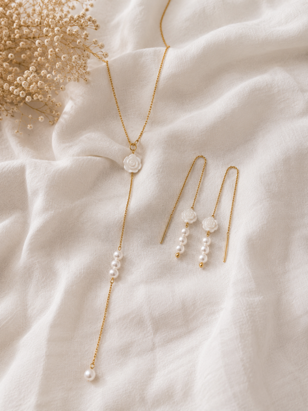 Parure mariage – Collier de dos & boucles d'oreilles perles d'eau douce – Fleur en nacre – Fait main